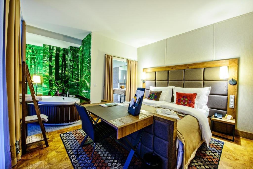 Hotel Bristol Tradition And Luxury Rzeszow Dış mekan fotoğraf A room at the hotel