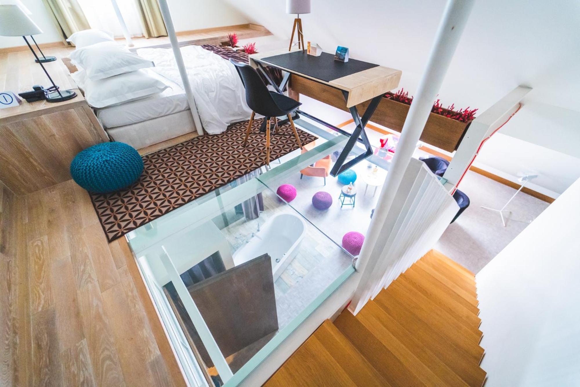 Hotel Bristol Tradition And Luxury Rzeszow Dış mekan fotoğraf A glass floor in a home