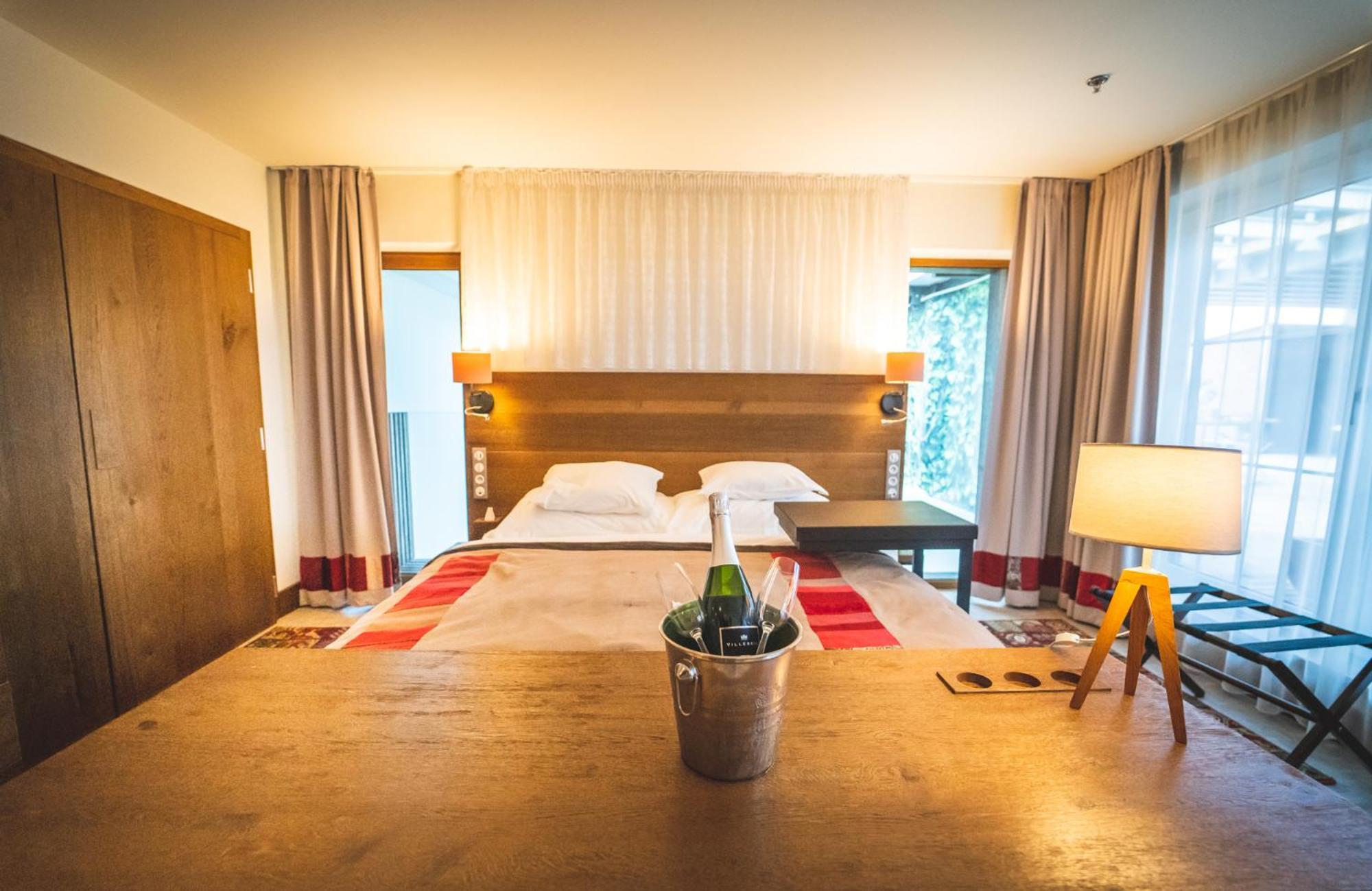 Hotel Bristol Tradition And Luxury Rzeszow Dış mekan fotoğraf A room at the hotel