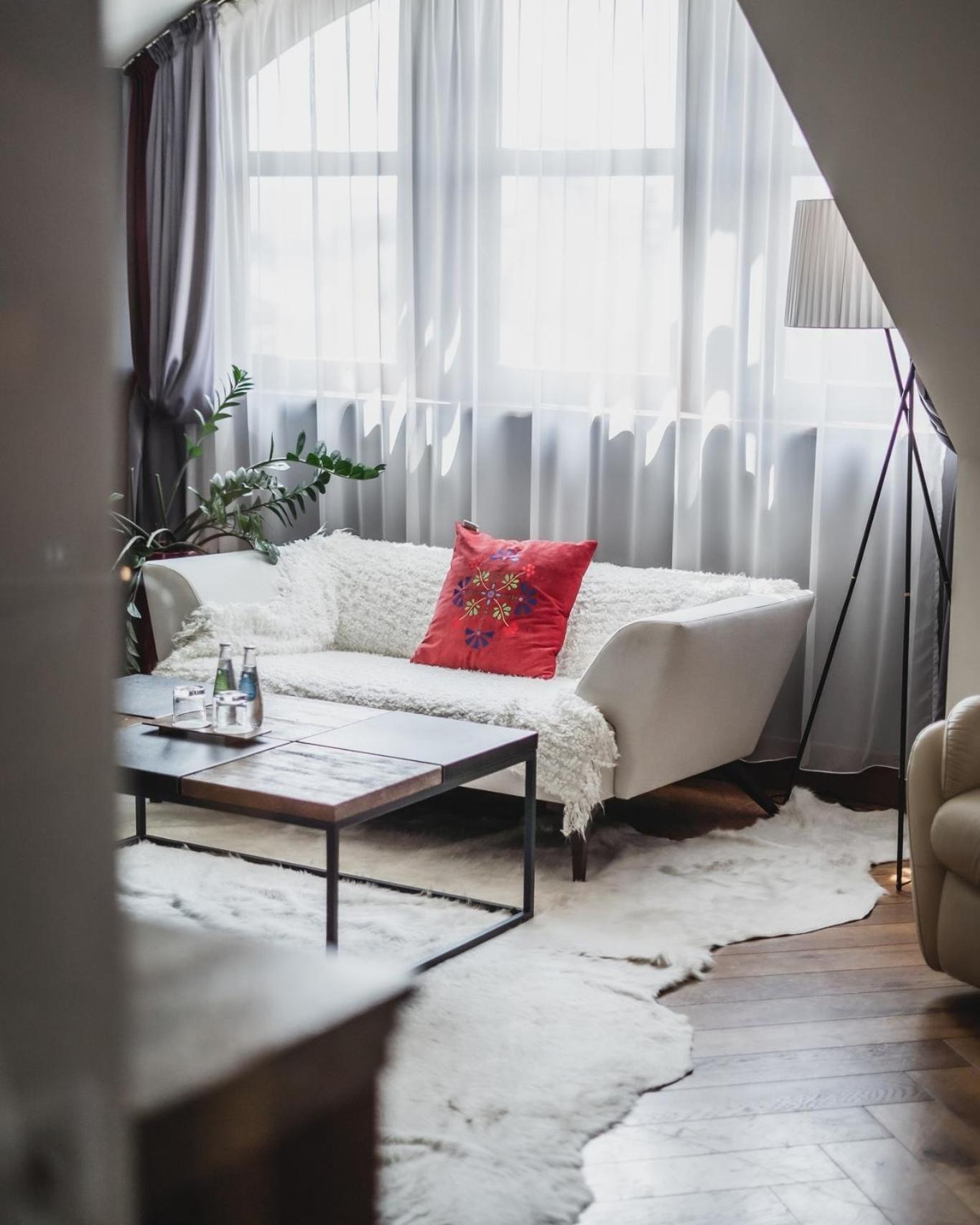 Hotel Bristol Tradition And Luxury Rzeszow Dış mekan fotoğraf A living room with a sofa