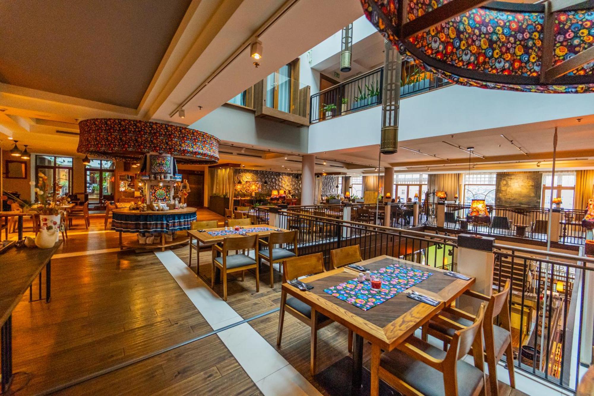 Hotel Bristol Tradition And Luxury Rzeszow Dış mekan fotoğraf The restaurant